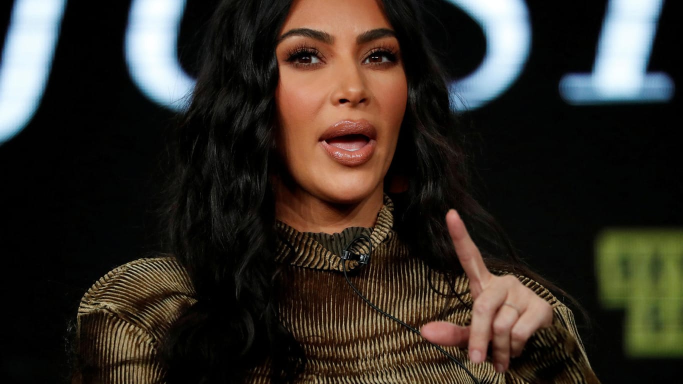 Kim Kardashian: Der Reality-Star will für einen Tag ihre Facebook und Instagram-Konten einfrieren.