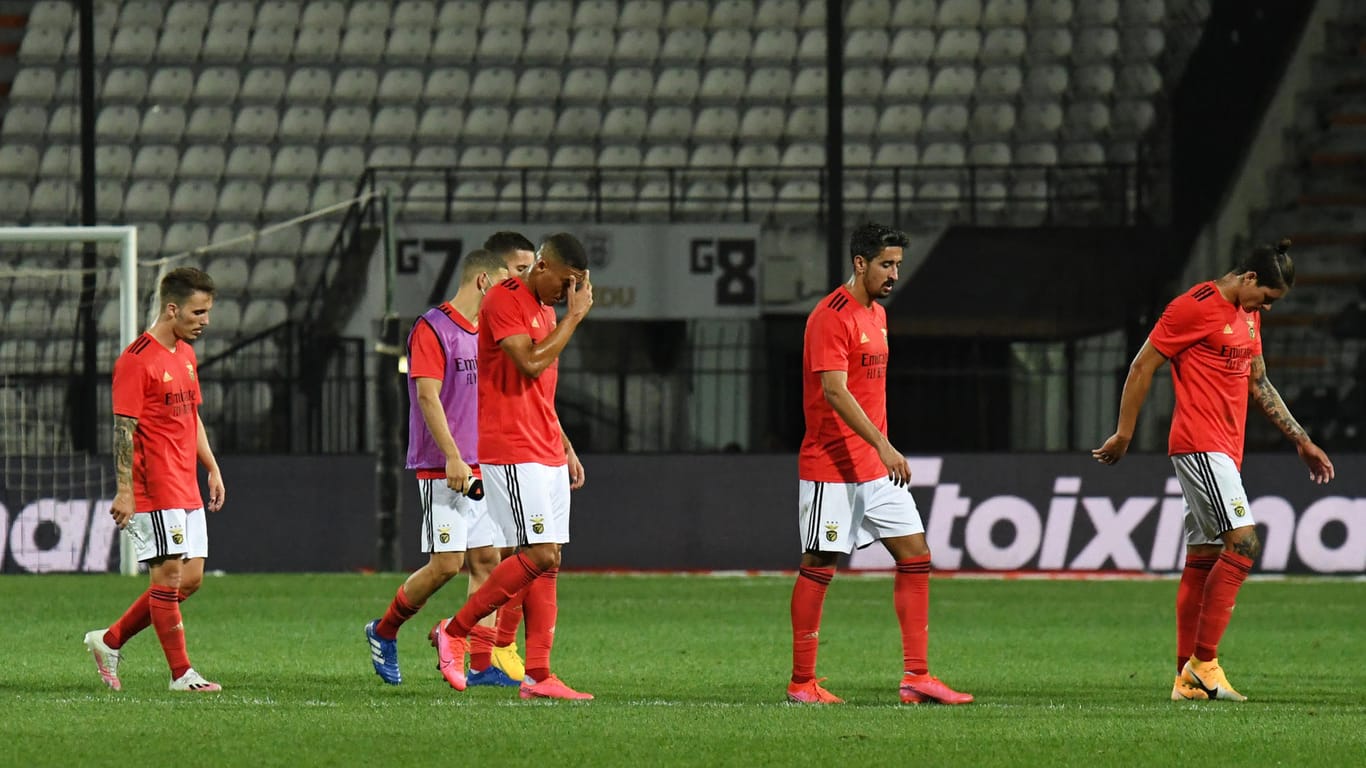 Die Spieler von Benfica sind enttäuscht: Der Traum von der Champions-League-Teilnahme ist geplatzt.