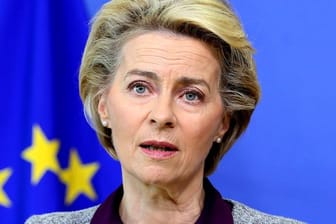 Ursula von der Leyen, Präsidentin der Europäischen Kommission, spricht im August auf einer Pressekonferenz im EU-Hauptquartier.