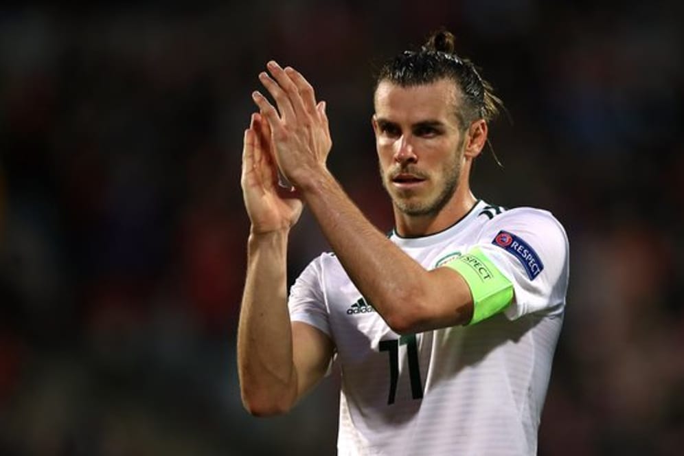 Der Waliser Gareth Bale applaudiert 2018 den Fans nach einem Spiel.