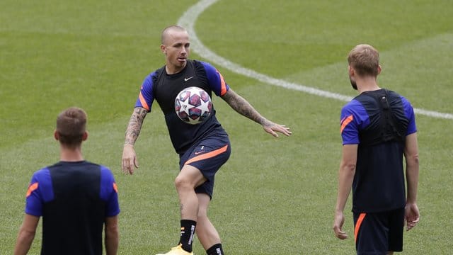 Schätzt die Einstellung von Leipzigs Trainer Nagelsmann: Angeliño beim Training. Schätzt die Einstellung von Leipzigs Trainer Nagelsmann: Angeliño beim Training.