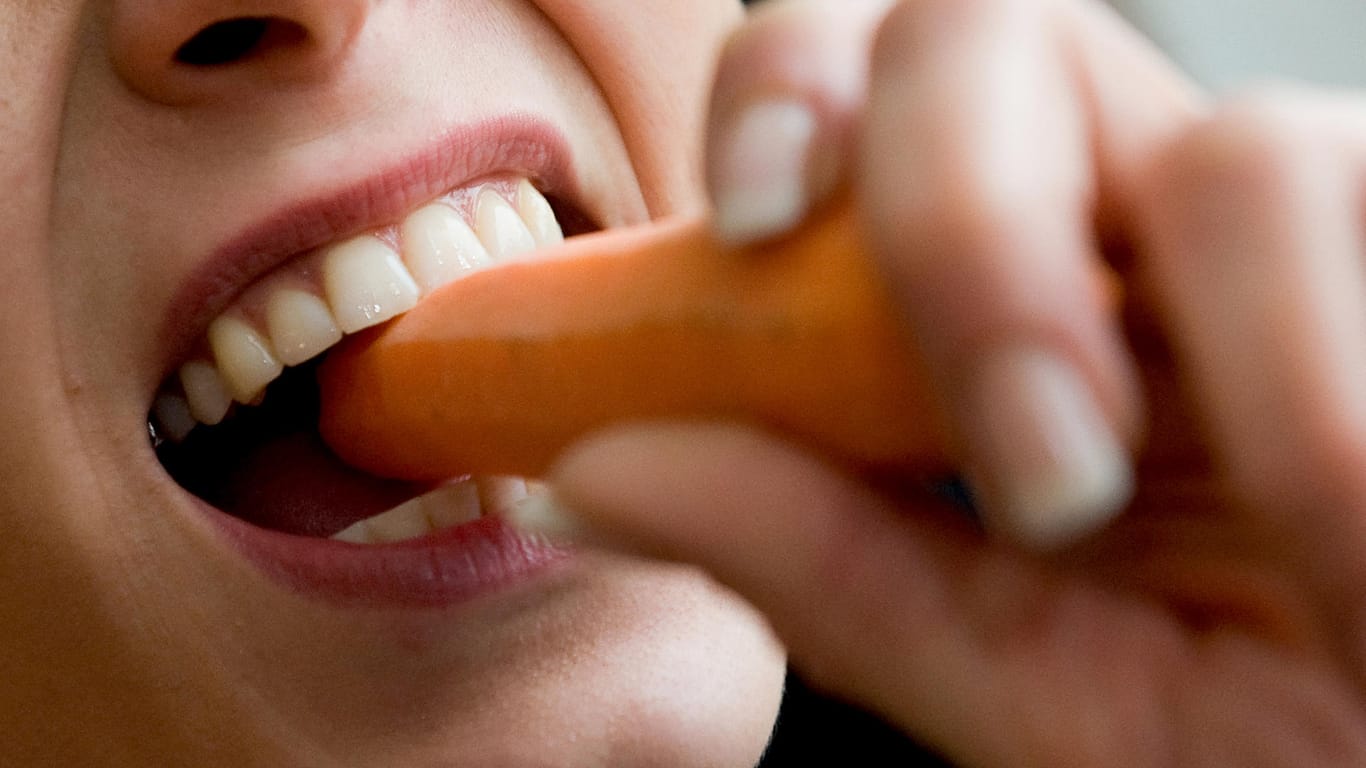 Zahngesunde Ernährung: Die Möhre ist aus zahngesundheitlicher Sicht ein perfekter Snack für zwischendurch.