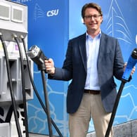 E-Fahrzeuge: Andreas Scheuer kritisiert die Lieferzeiten.
