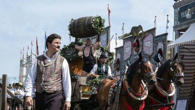 Misel Maticevic (in der Rolle als Curt Prank) beim Oktoberfest-Einzug 1900.