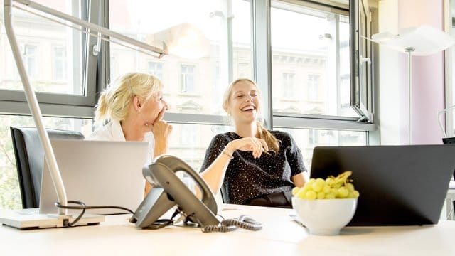 "Und Du so?" - Duzen gilt vielen Beschäftigten als Ausdruck moderner Unternehmenskultur.