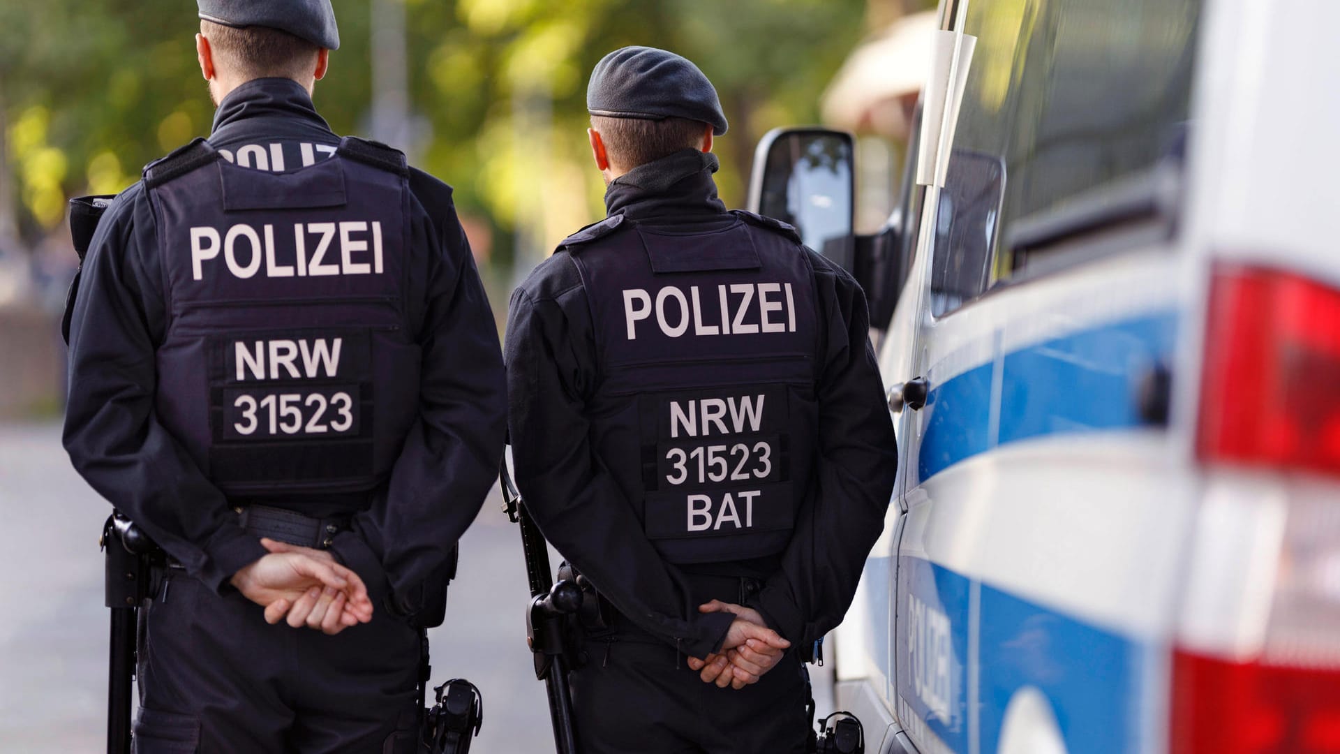 Polizeibeamte in Nordrhein-Westfalen: In fünf rechtsextremen Chat-Gruppen teilten Beamte in NRW 126 Bilddateien. (Symbolfoto)