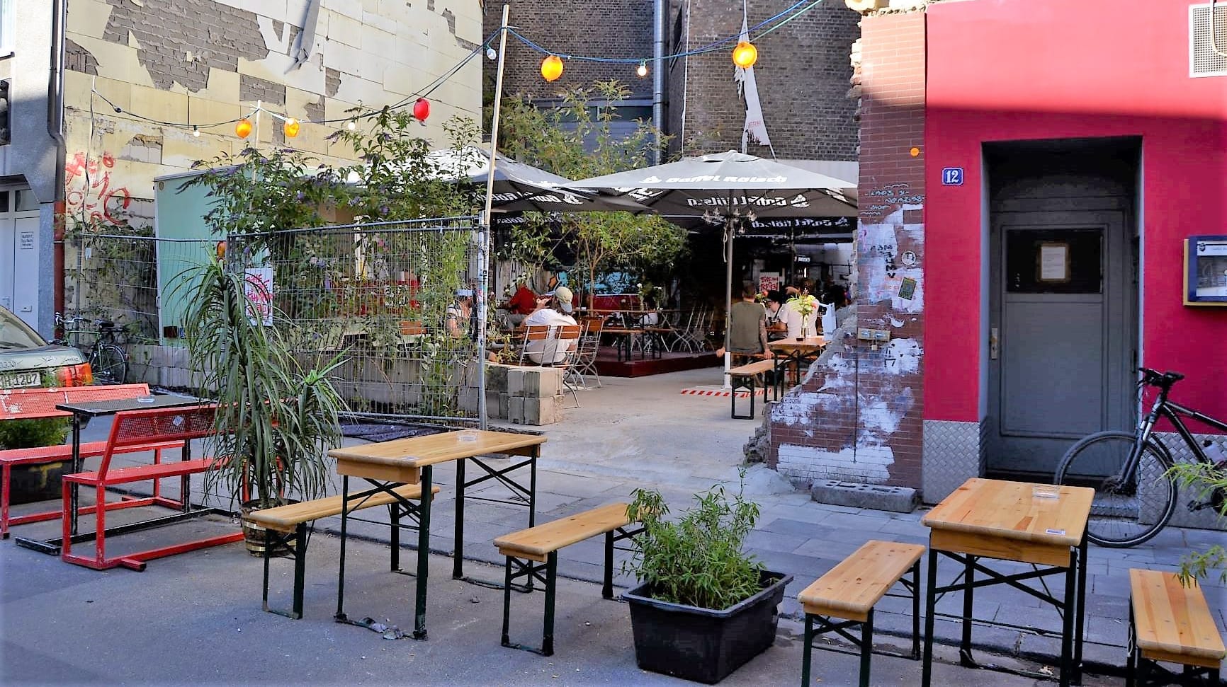 Blick auf den Biergarten des "Lotta": Wegen eines Hin und Hers mit Genehmigungen musste der Biergarten bereits zwei Wochen nach Aufbau wieder schließen.