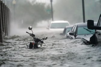 Eine überschwemmte Straße in Pensacola, Florida: Hurrikan "Sally" sorgte an der US-Golfküste für verheerende Schäden.