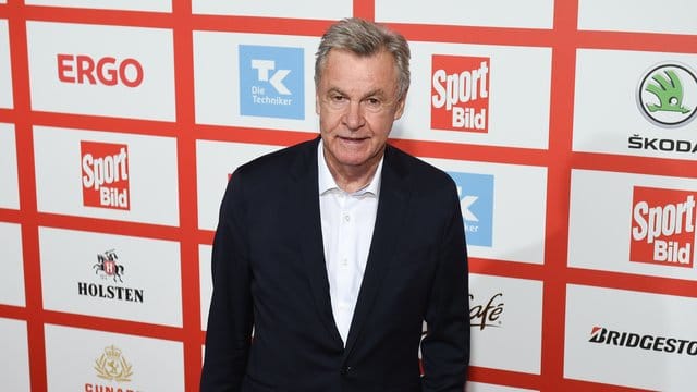 Der frühere Meistertrainer Ottmar Hitzfeld erwartet in der anstehenden Bundesliga-Saison ein enges Rennen um den Titel. Der frühere Meistertrainer Ottmar Hitzfeld erwartet in der anstehenden Bundesliga-Saison ein enges Rennen um den Titel.