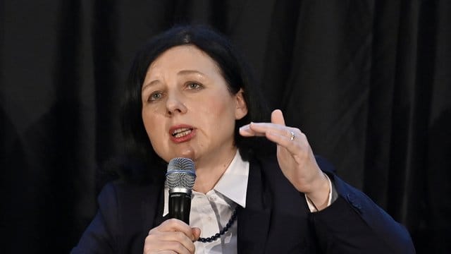 "Müssen besonders wachsam sein, wenn es um Rassismus bei der Strafverfolgung geht": EU-Kommissionsvizepräsidentin Vera Jourova. "Müssen besonders wachsam sein, wenn es um Rassismus bei der Strafverfolgung geht": EU-Kommissionsvizepräsidentin Vera Jourova.