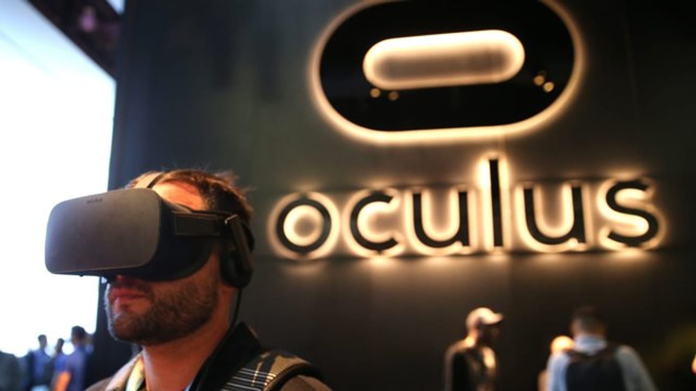 Facebook will das nächste Modell seiner Oculus-VR-Brille um 100 Dollar günstiger auf den Markt bringen - allerdings vorerst nicht in Deutschland.
