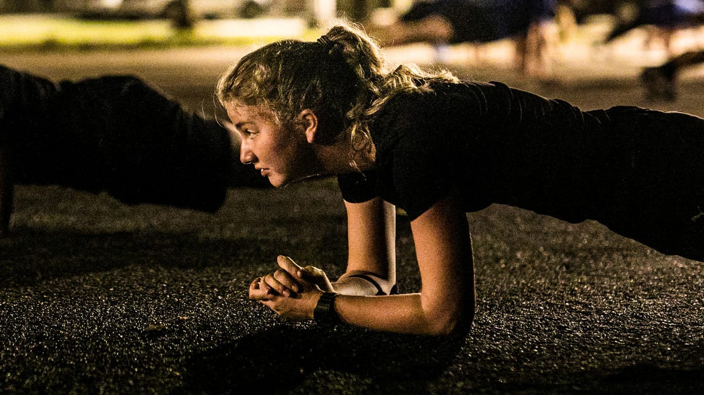 Prinzessin Elisabeth bei Fitnessübungen in der Kaserne: Die belgische Thronfolgerin hat ihren Militärdienst angetreten.