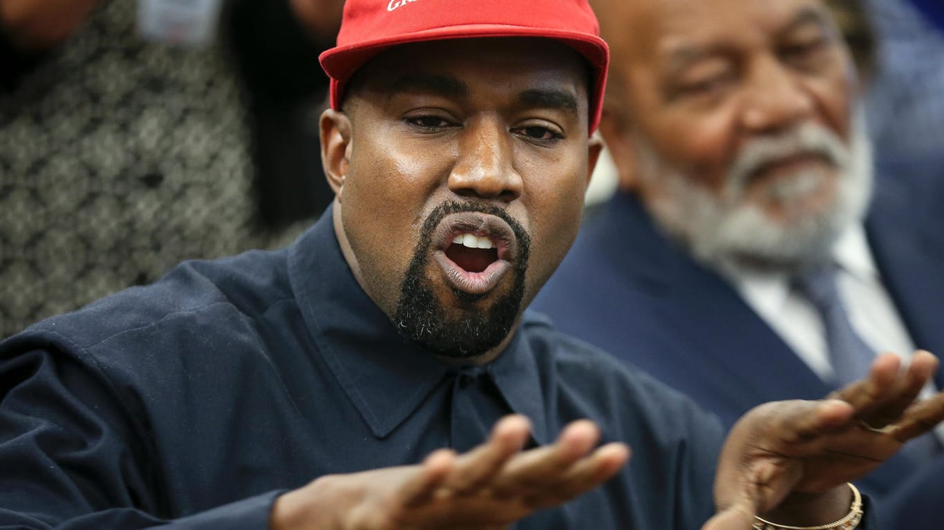 Kanye West: Der Rapper bringt auf Twitter seinen Protest gegen die Musikindustrie zum Ausdruck.
