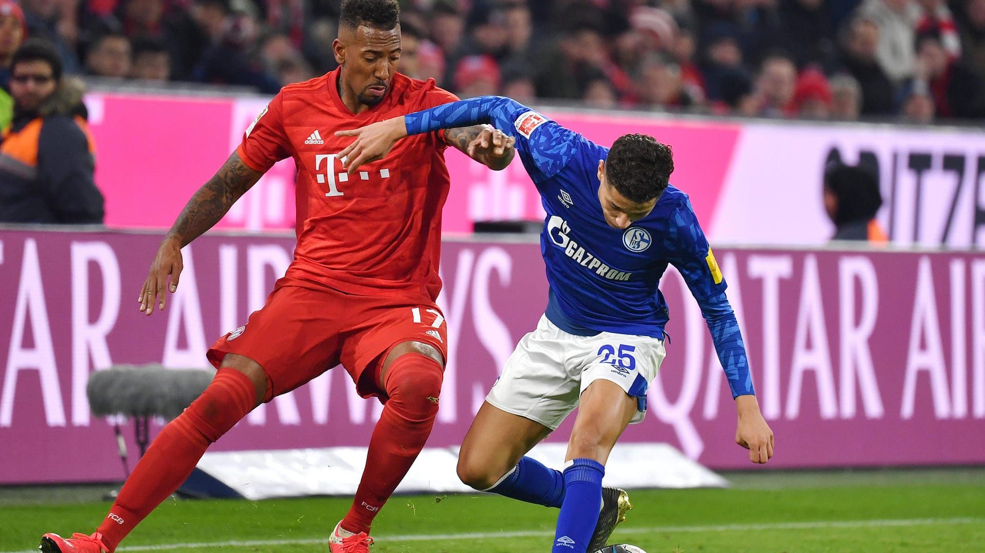 Jerome Boateng und Amine Harit (2019): Die Bundesliga startet mit dem Topspiel FC Bayern München gegen den FC Schalke 04.