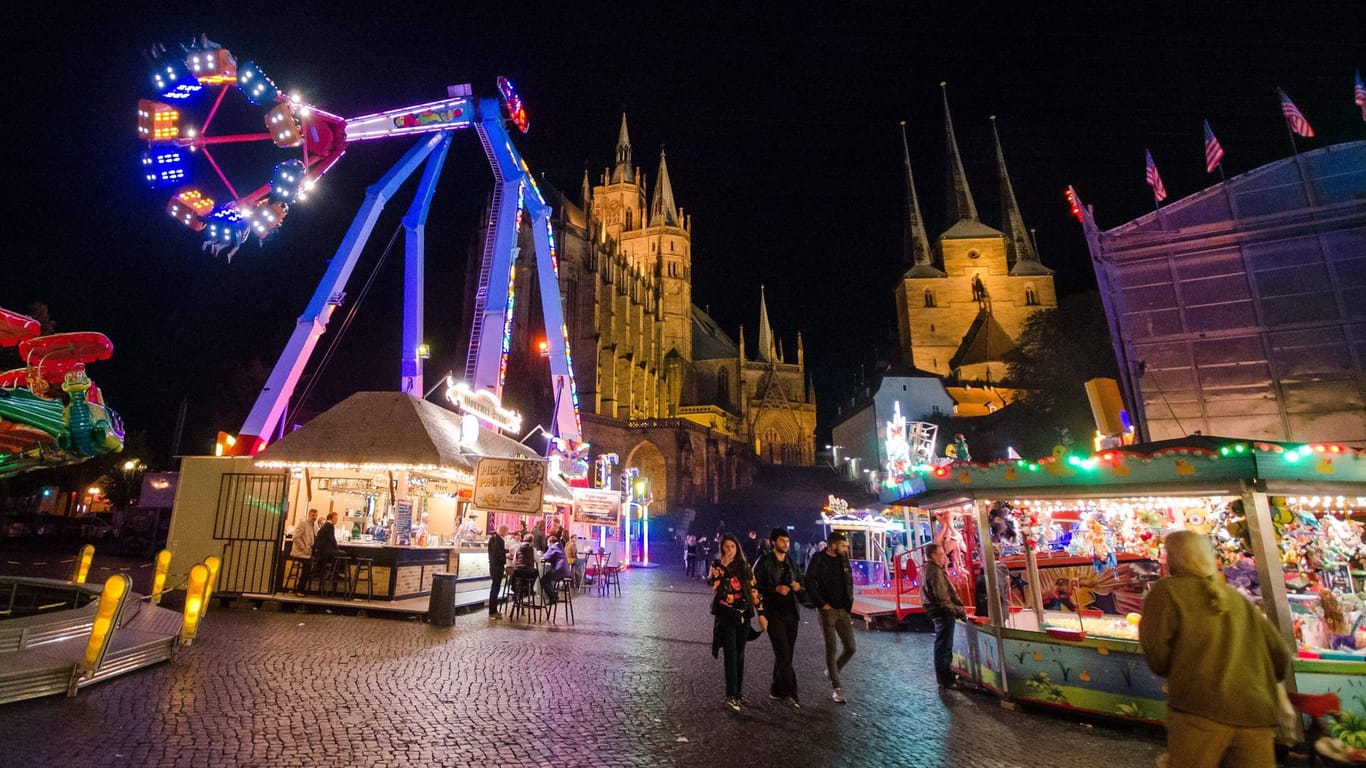 Oktoberfest auf dem Erfurter Domplatz (Symbolbild): Auch in diesem Jahr soll das Volksfest unter Hygieneauflagen stattfinden.