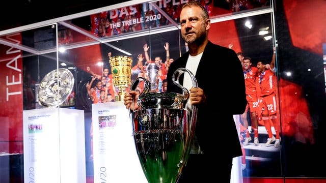 Nach dem Triple-Erfolg beginnt für Bayern-Trainer Hans-Dieter Flick wieder der Alltag. Nach dem Triple-Erfolg beginnt für Bayern-Trainer Hans-Dieter Flick wieder der Alltag.