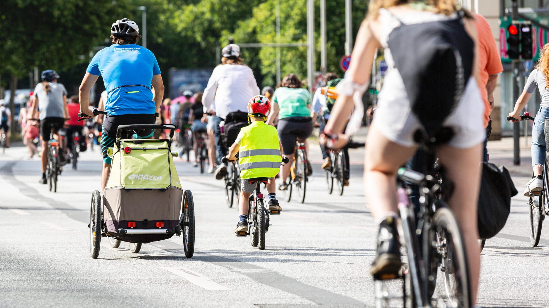 Teilnehmer einer Fahrrad-Demo in Hannover (Symbolbild): In Dortmund wird für die Sicherheit von Kindern im Verkehr demonstriert. Teilnehmer einer Fahrrad-Demo in Hannover (Symbolbild): In Dortmund wird für die Sicherheit von Kindern im Verkehr demonstriert.