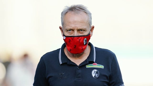 Hält die Torwartfrage beim SC Freiburg noch offen: Trainer Christian Streich. Hält die Torwartfrage beim SC Freiburg noch offen: Trainer Christian Streich.
