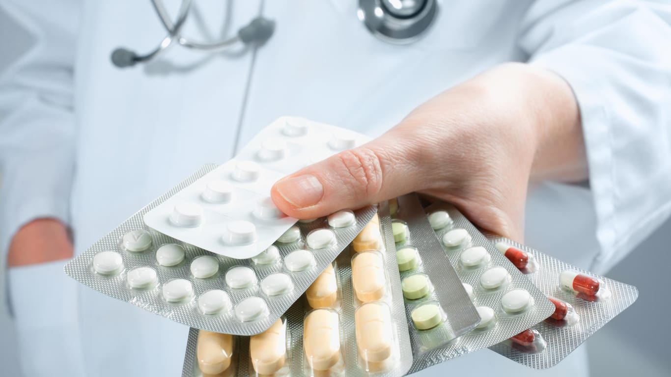 Antibiotika: Im Jahr 2019 entfielen knapp 18 Millionen Verordnungen für gesetzlich Versicherte auf Reserveantibiotika.