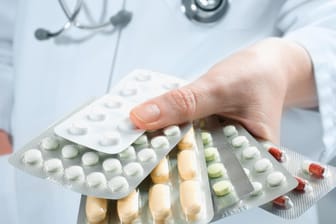 Antibiotika: Im Jahr 2019 entfielen knapp 18 Millionen Verordnungen für gesetzlich Versicherte auf Reserveantibiotika.