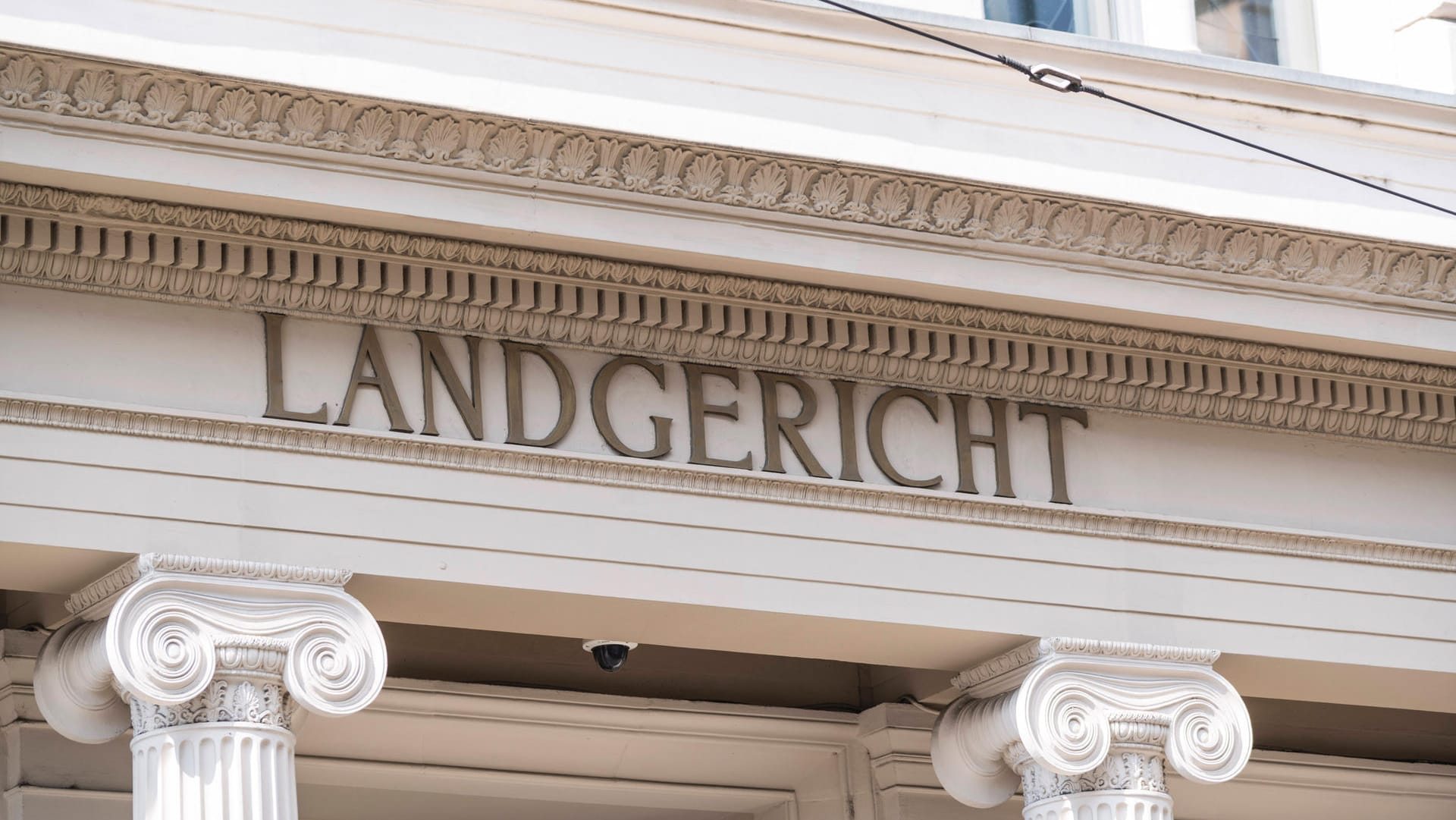 Das Gebäude des Bonner Landgerichts: Nach seinem Heiratsantrag wollte seine Verlobte nicht mehr gegen ihn aussagen.