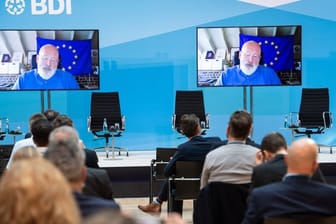Frans Timmermans, geschäftsführender Vizepräsident und Kommissar für Klimaschutz in der EU-Kommission, ist beim Klimakongress des Bundesverbands der Deutschen Industrie (BDI) per Video zugeschaltet.