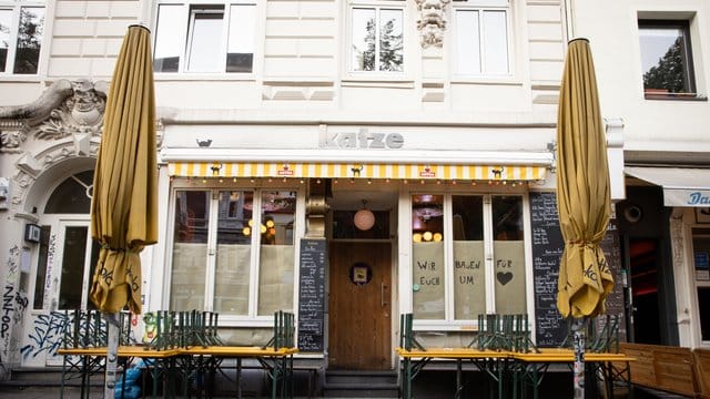 Rund 600 Gäste der Bar "Katze" im Hamburger Schanzenviertel könnten sich mit dem Coronavirus angesteckt haben. Rund 600 Gäste der Bar "Katze" im Hamburger Schanzenviertel könnten sich mit dem Coronavirus angesteckt haben.