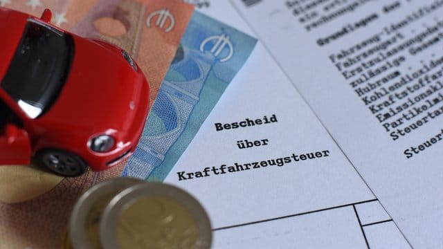 Neue Autos mit hohem Spritverbrauch sollen ab nächstes Jahr stärker besteuert werden. Neue Autos mit hohem Spritverbrauch sollen ab nächstes Jahr stärker besteuert werden.