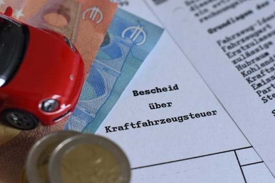 Neue Autos mit hohem Spritverbrauch sollen ab nächstes Jahr stärker besteuert werden.