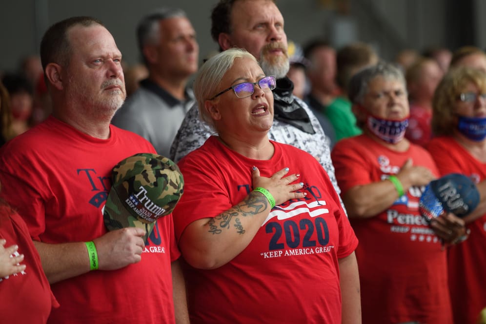 Anhänger bei einer Wahlkampfrally in Latrobe, Pennsylvania: Auf dem Land hat Donald Trump unerschütterliche Fans.