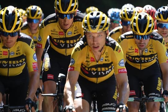 Der Sportdirektor des Jumbo-Visma-Teams von Primoz Roglic wurde nach einem Ausraster von der Tour ausgeschlossen.