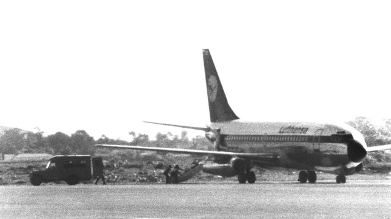 Die am 13. Oktober 1977 entführte "Landshut" nach der Landung in Mogadischu in Somalia (Archivbild): Die CSU im Stadtrat will das Flugzeug nach München holen.