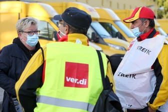 Post-Mitarbeiter am Streiken: In ganz Deutschland sollen Postmitarbeiter am Freitag und Samstag ihre Arbeit niederlegen.