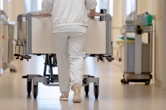 Die knapp 2000 Kliniken in Deutschland erhalten über die Corona-Krise hinaus eine Milliarden-Spritze für Investitionen.