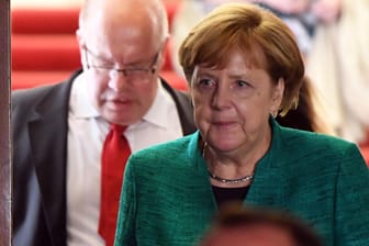 Angela Merkel und Peter Altmaier: Sitzungen bis tief in die Nacht gehören zum Alltag von Spitzenpolitikern.