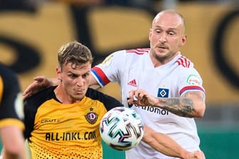 Legte sich nach der HSV-Pleite in Dresden mit einem Dynamo-Fan an: Toni Leistner (r).