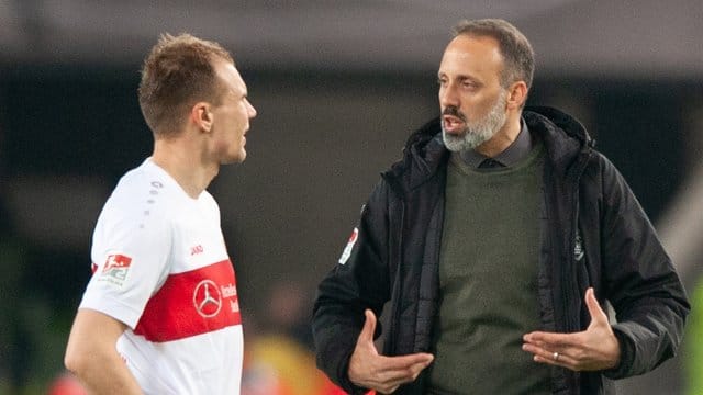 Trainer Pellegrino Matarazzo lässt Holger Badstuber (l) beim VfB Stuttgart noch eine Hintertür offen.