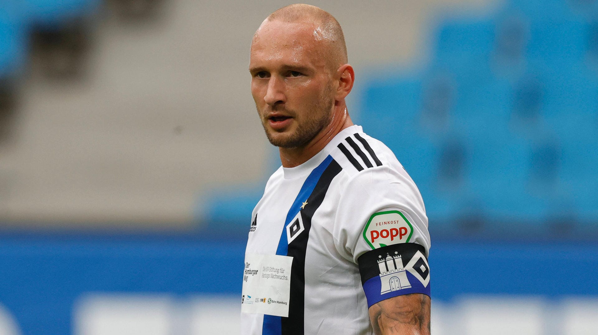 Toni Leistner: Der Profi des HSV wird wegen seines Verhaltens für fünf Spiele gesperrt. Toni Leistner: Der Profi des HSV wird wegen seines Verhaltens für fünf Spiele gesperrt.