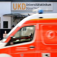 Haupteingang zum Universitätsklinikum Düsseldorf: Nach der Hackerattacke mit Todesfolge fordert der Grünen-Politiker Konstantin von Notz die Bundesregierung zum Handeln auf.