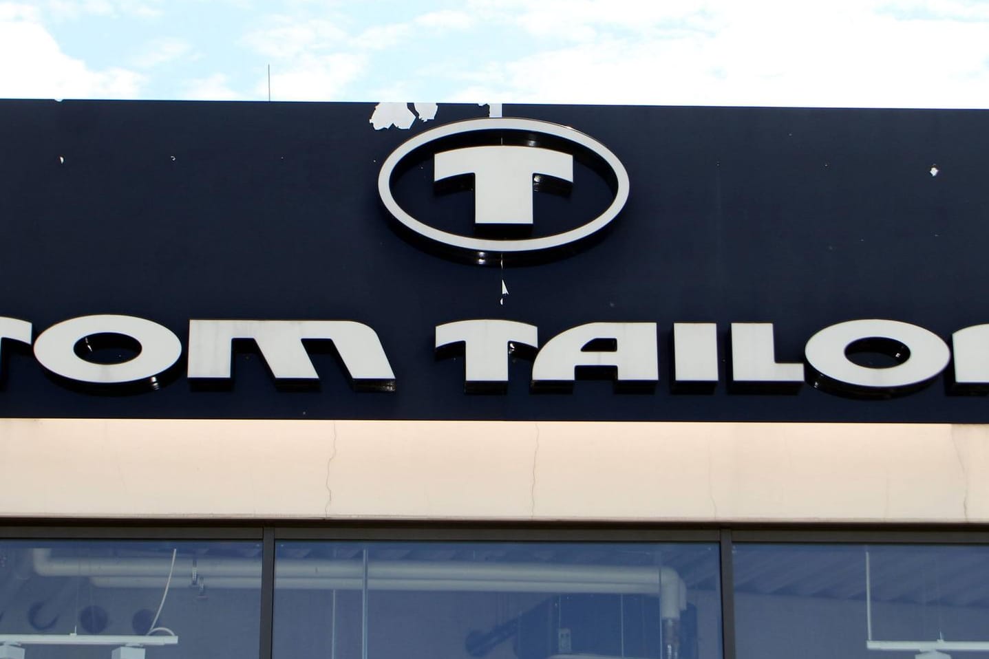 Ein Fabrikverkauf von Tom Tailor: Die Modekette geht in chinesische Hände.