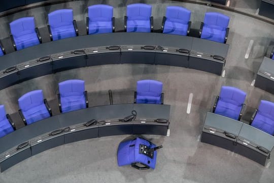 Der inzwischen auf 709 Sitze angewachsene Bundestag soll kleiner werden.