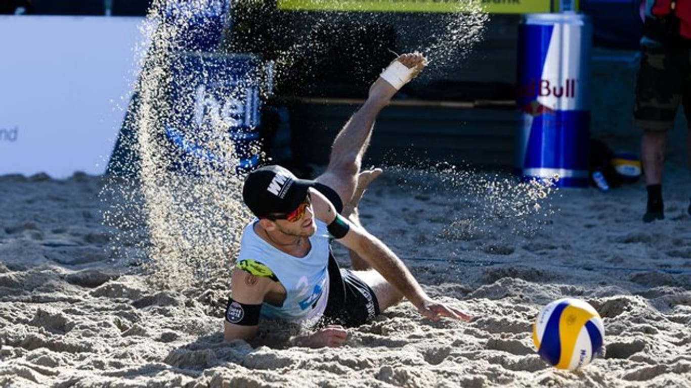 Clemens Wickler landet im Sand.