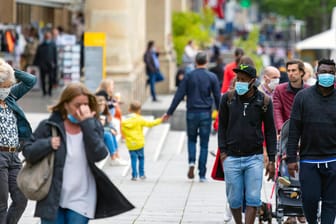 Stuttgarter Fußgängerzone (Symbolbild): Die Corona-Krise hat zum schlimmsten Einbruch der deutschen Wirtschaft seit Ende des Zweiten Weltkriegs geführt.