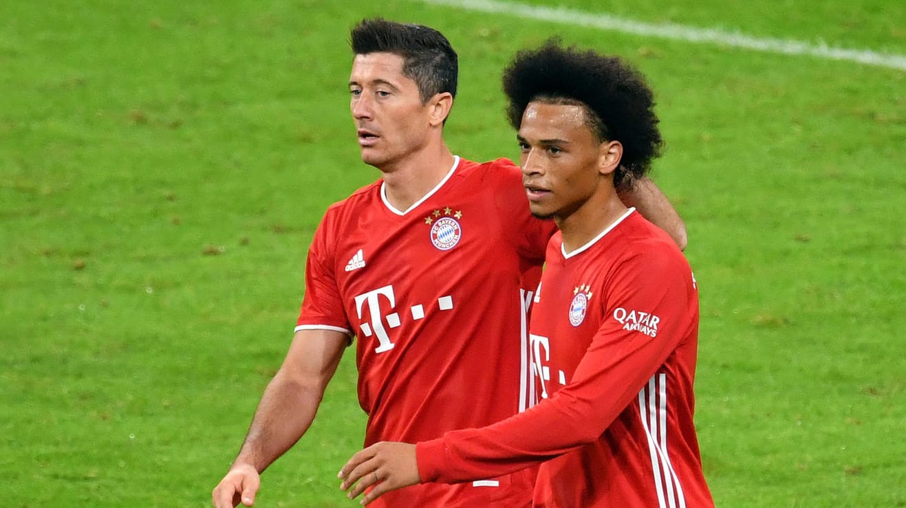 Die Bayern: Leroy Sané hatte ein erfolgreiches Debüt beim Rekordmeister, jubelt hier mit Robert Lewandowski (l).