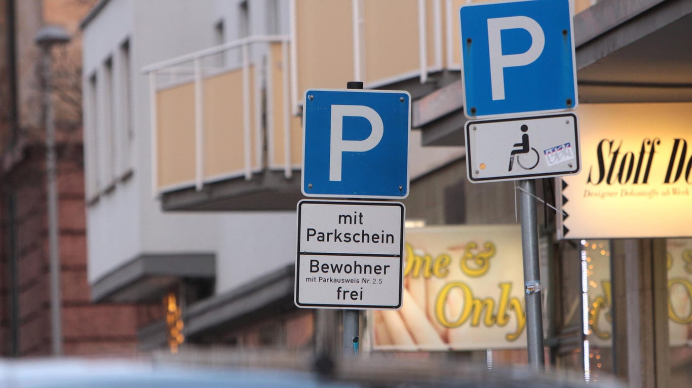 Anwohnerparken: Aus Sicht des Umweltbundesamts muss das Parken teurer werden.