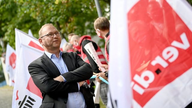 Weist darauf hin, dass die Kommunen laut Steuerschätzung 2022 wirtschaftlich gesehen wieder auf Vorkrisenniveau sind: Verdi-Chef Frank Werneke. Weist darauf hin, dass die Kommunen laut Steuerschätzung 2022 wirtschaftlich gesehen wieder auf Vorkrisenniveau sind: Verdi-Chef Frank Werneke.