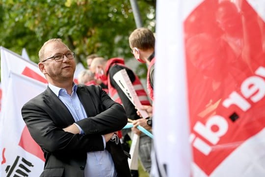 Weist darauf hin, dass die Kommunen laut Steuerschätzung 2022 wirtschaftlich gesehen wieder auf Vorkrisenniveau sind: Verdi-Chef Frank Werneke.