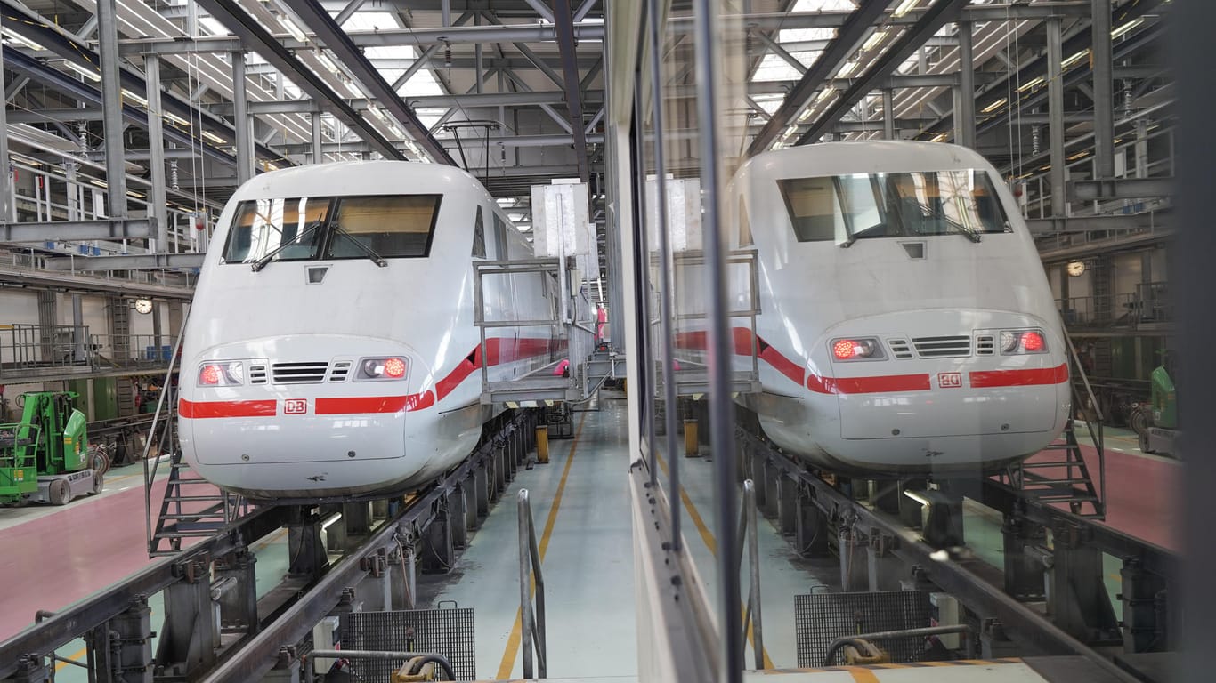 ICE: Neue Fernzüge sollen die Flotte der Deutschen Bahn verjüngen.
