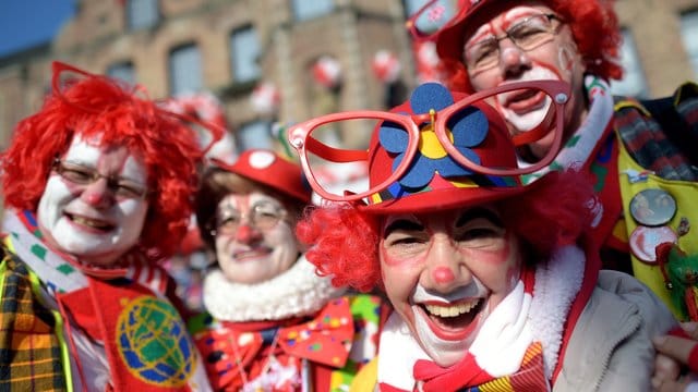 Clowns in Düsseldorf beim Rosenmontagszug im Jahr 2015. Clowns in Düsseldorf beim Rosenmontagszug im Jahr 2015.