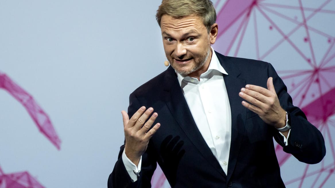 Christian Lindner: Der FDP-Vorsitzende gestand ein, dass der Abbruch der Jamaika-Verhandlungen nach der Bundestagswahl ein Fehler war. Christian Lindner: Der FDP-Vorsitzende gestand ein, dass der Abbruch der Jamaika-Verhandlungen nach der Bundestagswahl ein Fehler war.